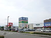 ショッピング施設「久居インターガーデンまで718m」