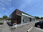 コンビニ「ファミリーマート一志嬉野インター店まで1947m」