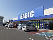 スーパー「ベーシック一身田店まで896m」