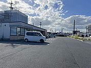 コンビニ「セブンイレブン津市雲出本郷町店まで590m」