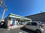 コンビニ「ファミリーマート津市南新町店まで673m」