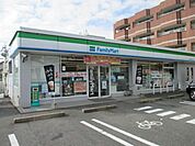 コンビニ「ファミリーマート津栄町二丁目店まで383m」