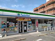 コンビニ「ファミリーマート津栗真中山店まで289m」