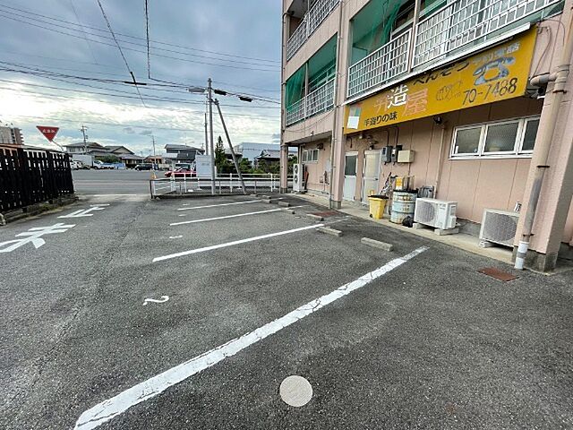 21 / 27
