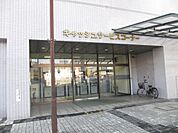 銀行「北伊勢上野信用金庫まで910m」