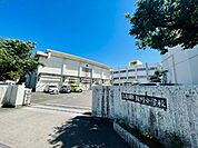 小学校「鈴鹿市立飯野小学校まで195m」