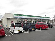 コンビニ「ファミリーマートまで3000m」