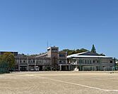 中学校「鈴鹿市立白鳥中学校まで3314m」