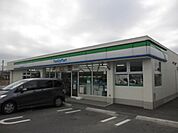 コンビニ「ファミリーマートまで570m」
