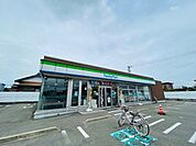 コンビニ「ファミリーマート鈴鹿住吉店まで681m」
