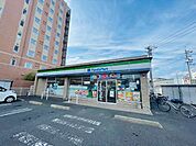 コンビニ「ファミリーマート鈴鹿平田二丁目店まで286m」