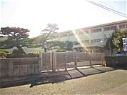 小学校「鈴鹿市立庄野小学校まで783m」