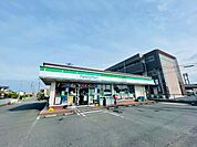 コンビニ「ファミリーマート末広町店まで753m」