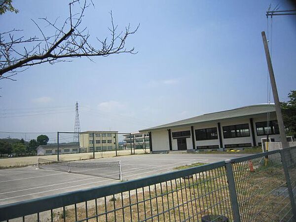 画像26:中学校「桑名市立成徳中学校まで1691m」