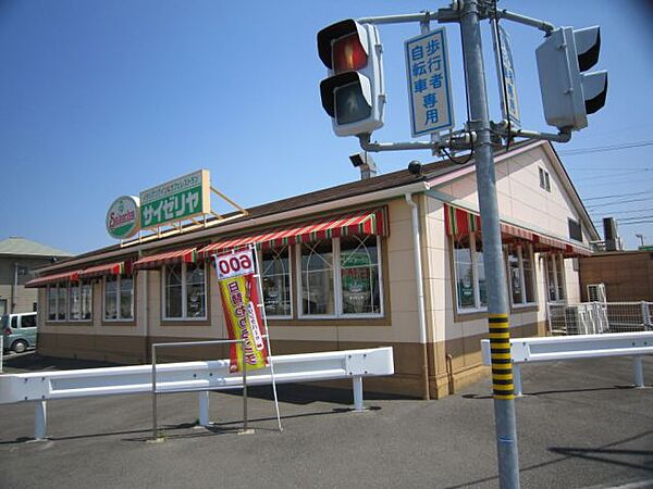 画像19:飲食店「サイゼリヤまで1100m」