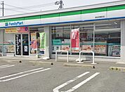 コンビニ「ファミリーマート桑名明竜町店まで737m」