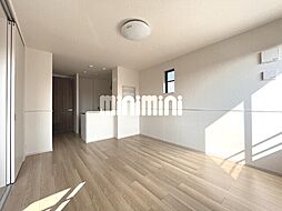 ヤパンサラゲヨ 202 2階1LDKのリビング/ダイニング