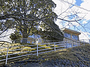 小学校「いなべ市立三里小学校まで1653m」