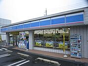 コンビニ「ローソン桑名新西方店まで732m」