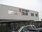銀行「百五銀行まで1200m」