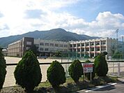 中学校「桑名市立多度中学校まで389m」