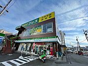 コンビニ「ファミリーマート桑名駅前店まで158m」