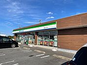 コンビニ「ファミリーマート長島町松ケ島店まで682m」
