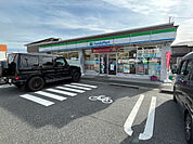 コンビニ「ファミリーマート桑名芳ヶ崎店まで801m」