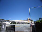 中学校「東員町立東員第一中学校まで857m」