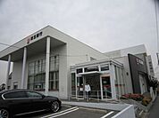 銀行「百五銀行まで870m」