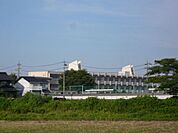 小学校「東員町立神田小学校まで282m」
