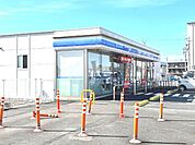 コンビニ「ローソン桑名長島町店まで528m」