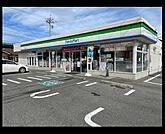 コンビニ「ファミリーマート桑名増田店まで591m」