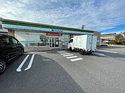 コンビニ「ファミリーマート桑名赤尾店まで927m」
