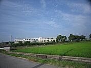 中学校「桑名市立正和中学校まで1559m」