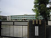 小学校「桑名市立立教小学校まで307m」