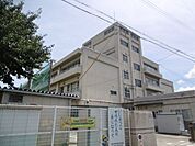 小学校「伊勢市立中島小学校まで629m」