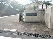 小学校「伊勢市立早修小学校まで911m」