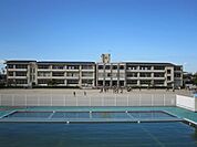 小学校「伊勢市立明倫小学校まで1415m」