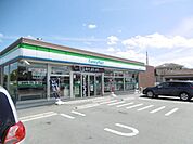 コンビニ「ファミリーマート伊勢神久店まで413m」