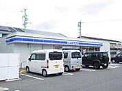 コンビニ「ローソン伊勢通町店まで230m」