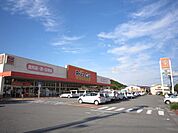 スーパー「プライスカットまで2100m」