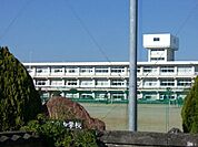中学校「伊勢市立厚生中学校まで1459m」
