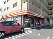 コンビニ「ヤマザキショップ亀山布気店まで107m」