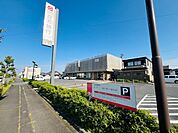 銀行「百五銀行亀山支店まで1175m」