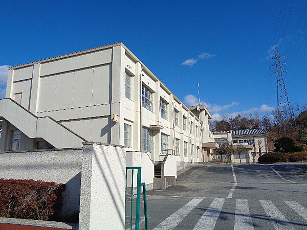 画像24:小学校「松阪市立山室山小学校まで971m」
