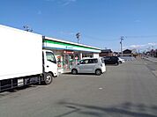 コンビニ「ファミリーマートまで360m」
