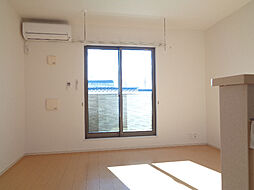 アイランド・パイン 2階1LDKのリビング/ダイニング