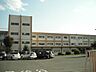 周辺：中学校「松阪市立嬉野中学校まで2323m」
