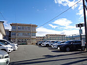 中学校「松阪市立久保中学校まで1460m」